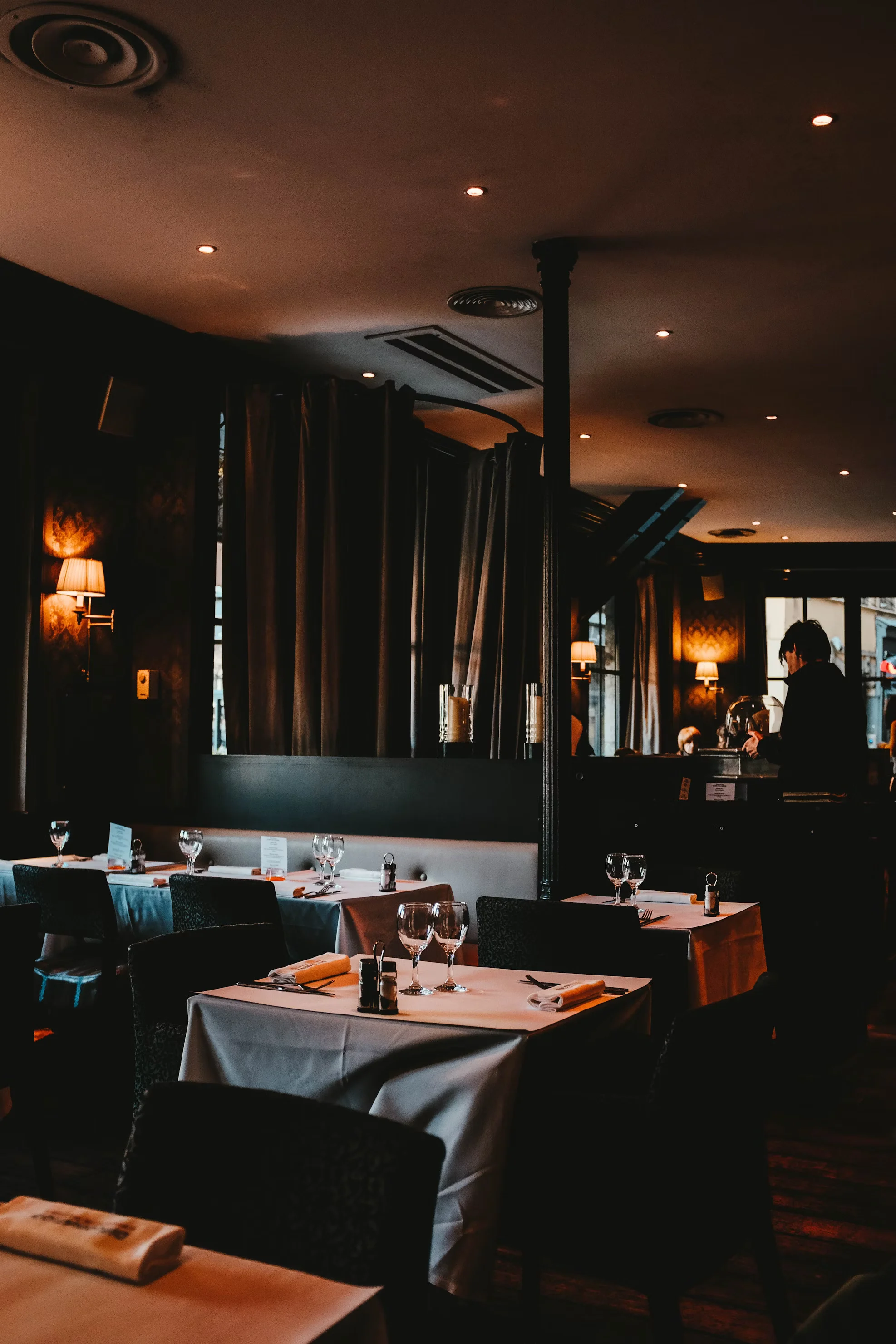 Frissítő koktélok a bárpulton